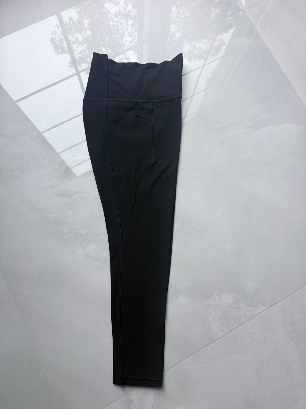 $109 SALUTATION STASH HIGH RISE 7|8
LEGGING black small - Picture 3 of 5
